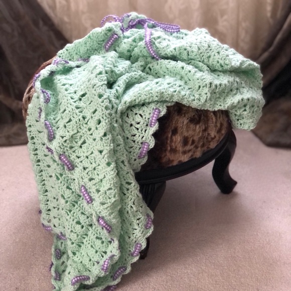 NEW!! Beautiful Heirloom Blanket/Throw 40”x29”